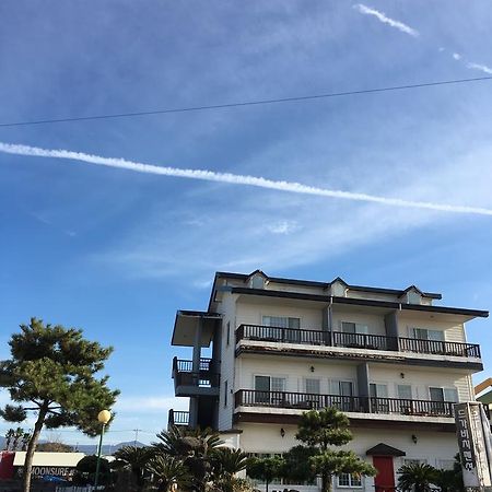 Dg Beach Pension Jeju Exterior photo