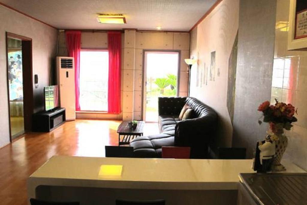Dg Beach Pension Jeju Room photo