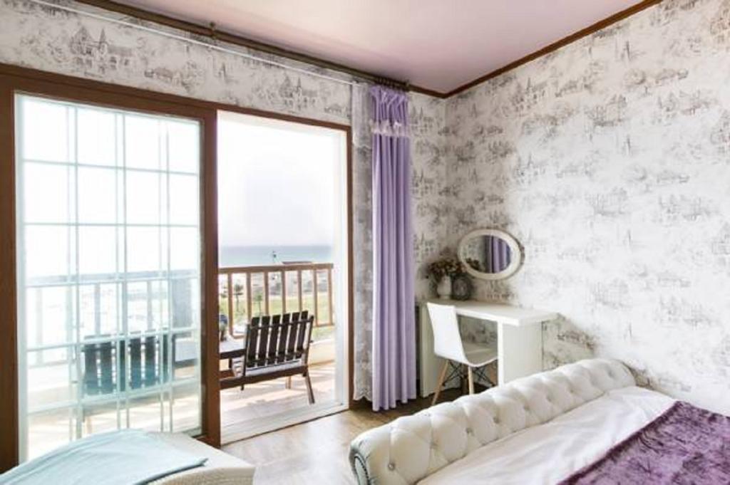 Dg Beach Pension Jeju Room photo
