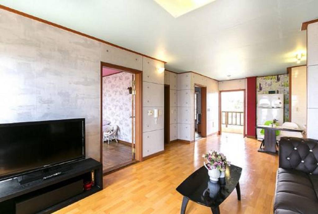 Dg Beach Pension Jeju Room photo