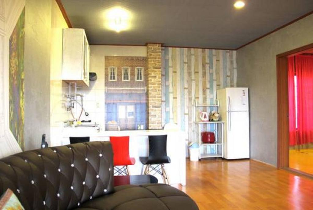 Dg Beach Pension Jeju Room photo