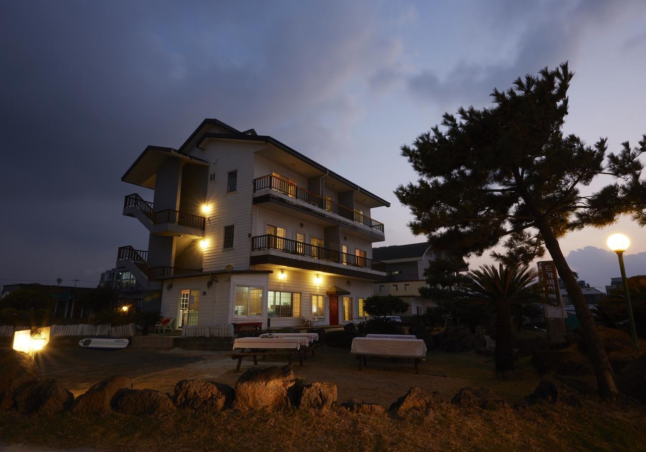 Dg Beach Pension Jeju Exterior photo