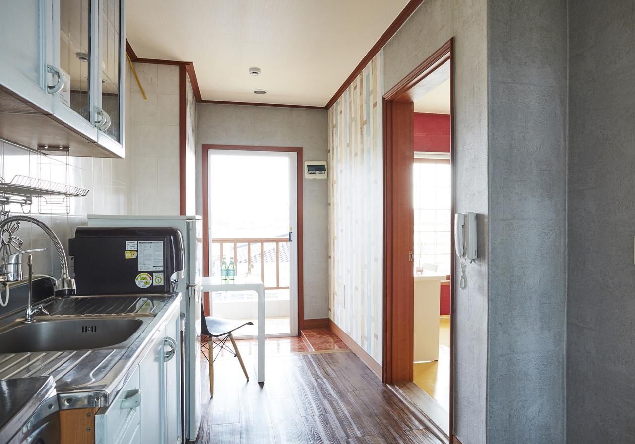Dg Beach Pension Jeju Exterior photo