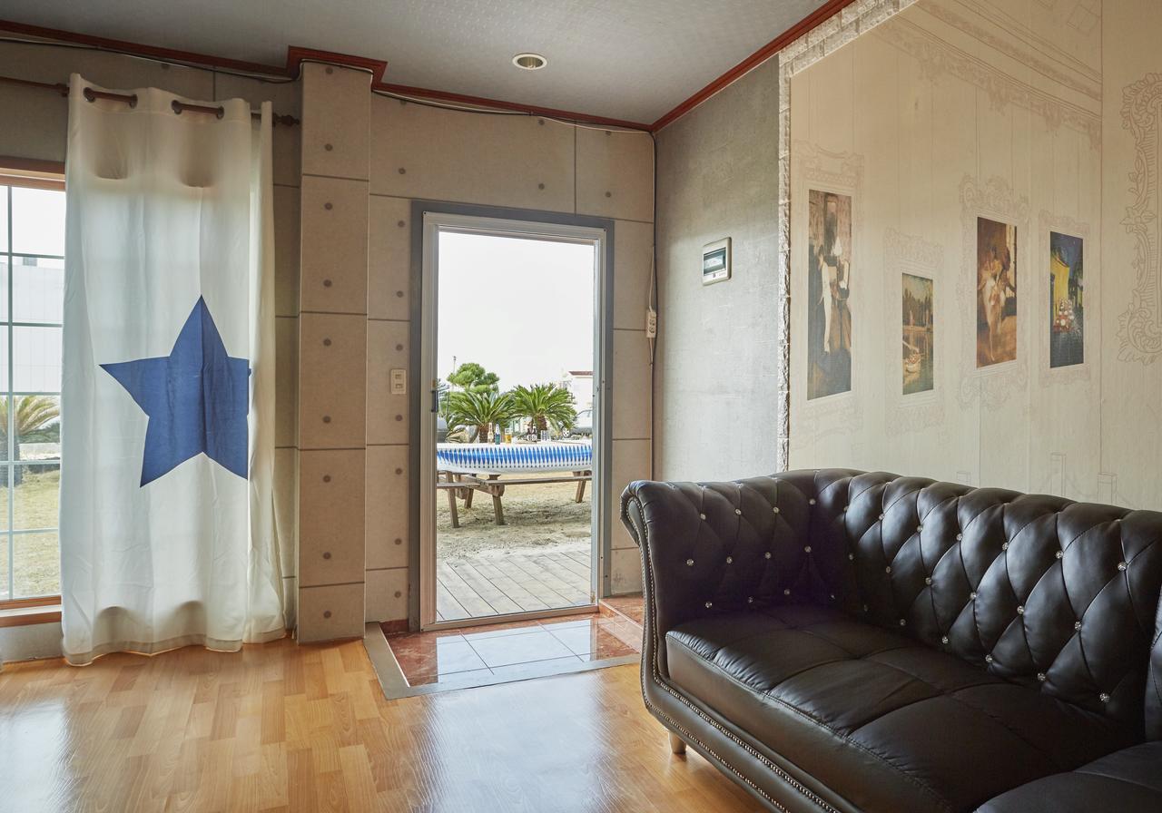 Dg Beach Pension Jeju Exterior photo